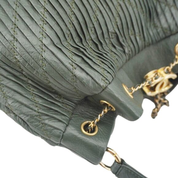 Chanel  Chevron Leather Drawstring Bucket Crossbody Bag Green - Picture 5 of 14